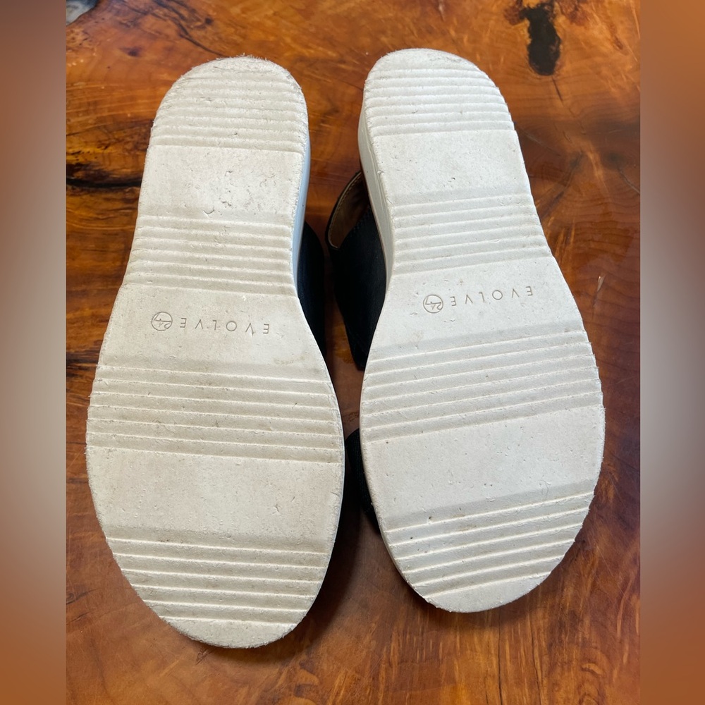 Evolve Midform Sandals - image 3